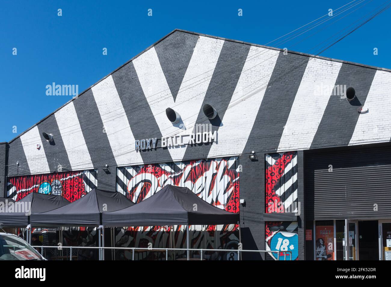 Der Roxy Ball Room ist ein Indoor-Veranstaltungsort mit Getränken, Speisen und Ballspielen in Digbeth, Birmingham, Großbritannien Stockfoto