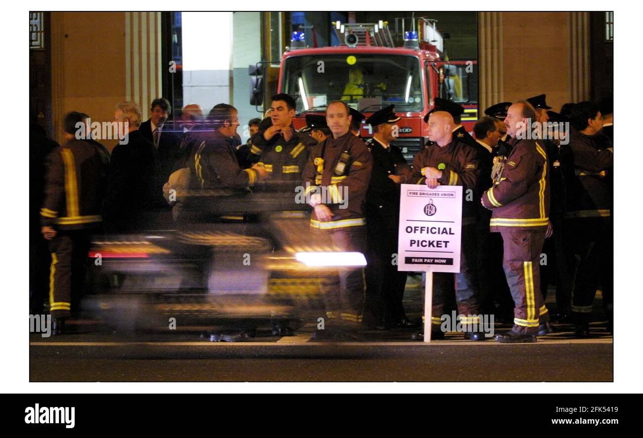 Oficial Streikposten Linie in Lambeth Feuerwehr .pic David Sandison 13/11/2002 Stockfoto