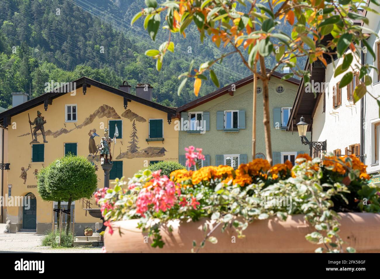 Der Florianiplatz in Bad Reichenhall mit dem hl. Florian Stockfoto