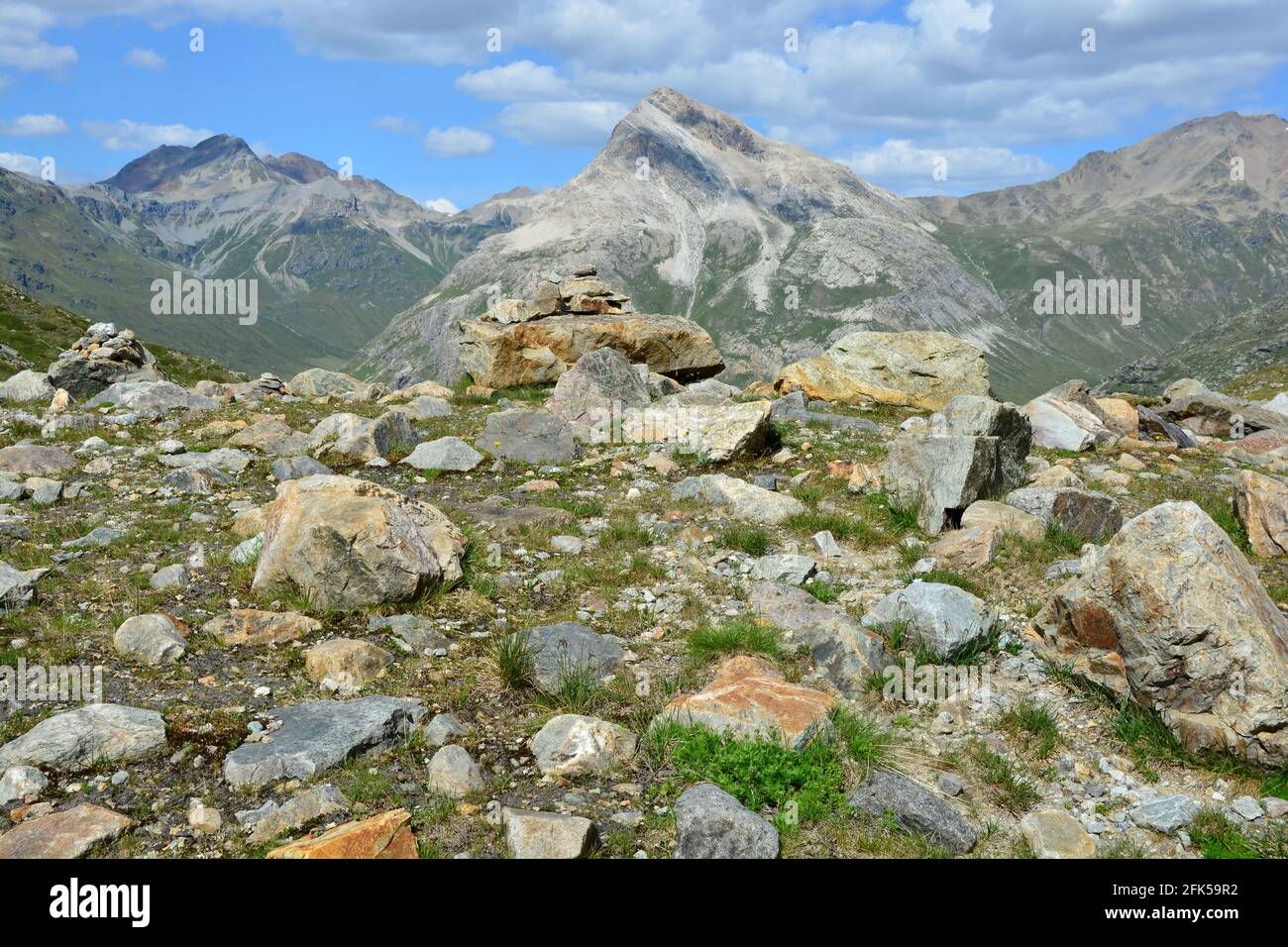 Die Punta Lagalb oberhalb des Berninapasses südlich von St. Moritz in der Südostschweiz Stockfoto