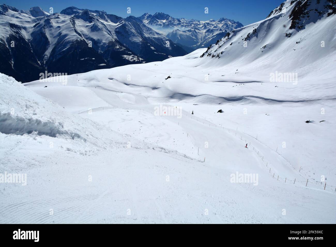 Wide Open, gepflegte Skipisten in Bettermalp und Riederalp in den Berner Alpen, Schweiz Stockfoto