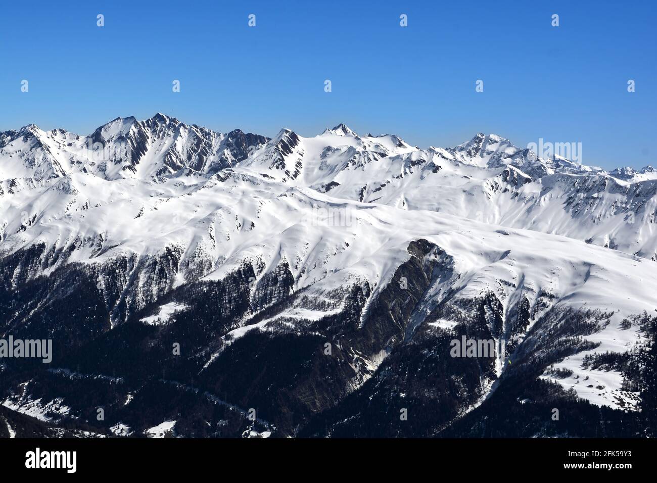 Von links nach rechts, und Helsenhorn Schinhorner ofenhorn an der Schweizer Grenze in der Nähe des Dorfes Binn links Stockfoto