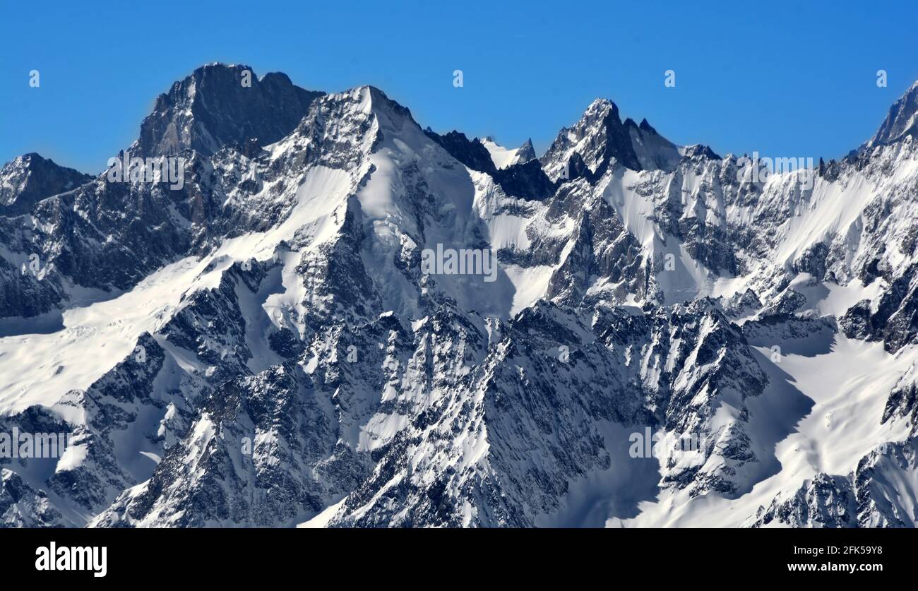 Das Mont-Blanc-Massiv aus dem Osten mit dem Tre-la-Tete und der Aiguille de Courmayeur, Frankreich Stockfoto