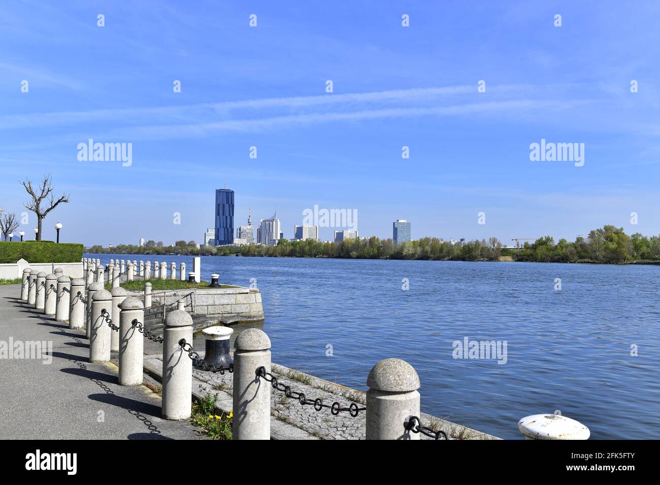 Wien, Österreich. Blick vom Hilton Vienna Danube Waterfront auf die Wiener Donaustadt Stockfoto