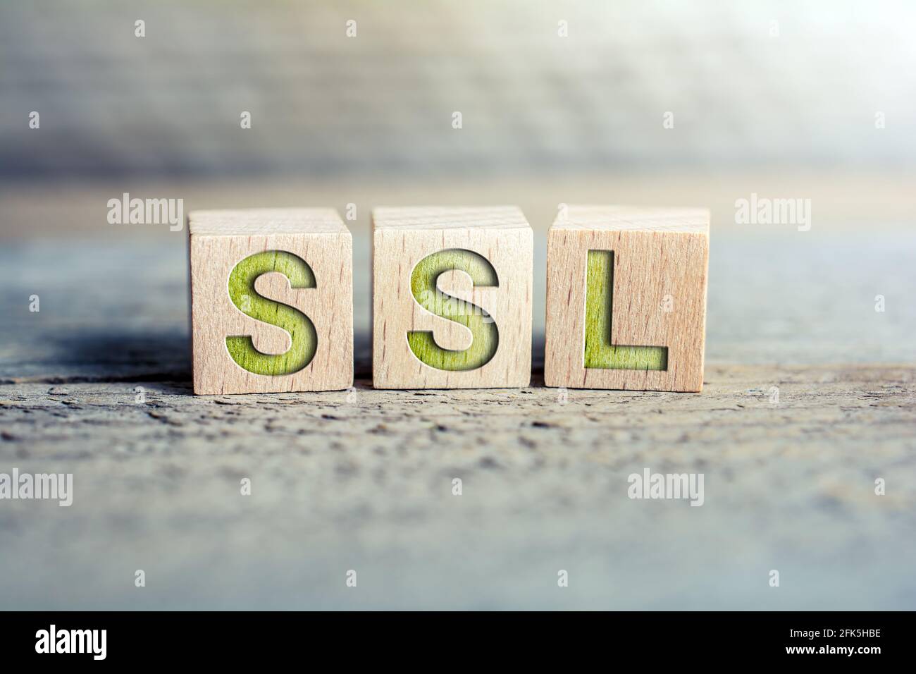 SSL auf Holzblöcken auf EINEM Brett geschrieben - sicher Internetkonzept Stockfoto