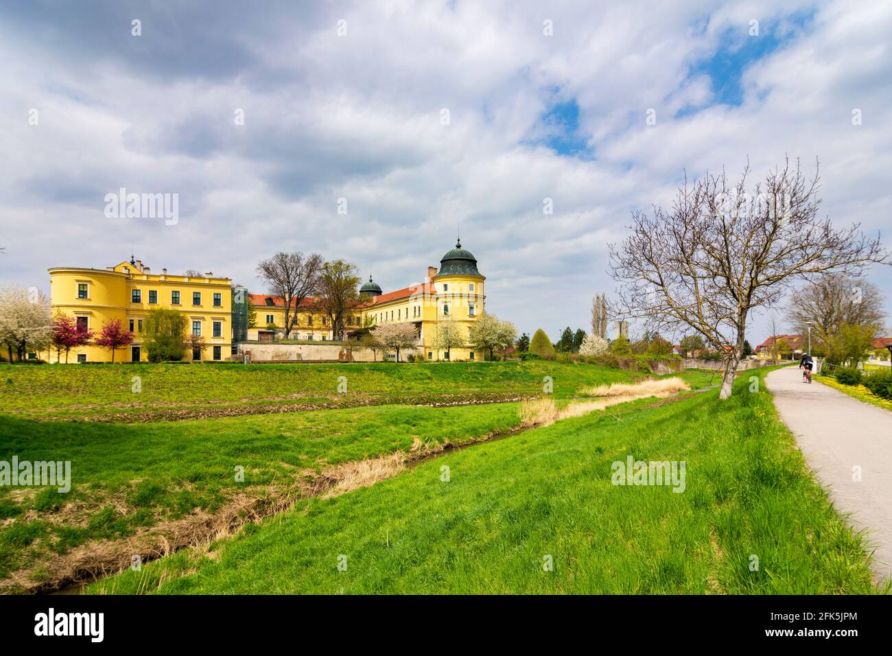 Judenau: Schloss Judenau, Zusammenfluss der Bäche kleine Tulln und große Tulln im Mostviertels, Niederösterreich, Niederösterreich, Österreich Stockfoto