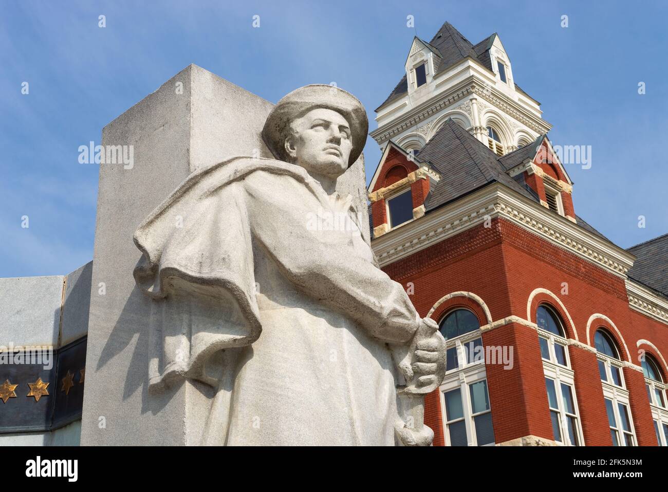 Oregon, Illinois / USA - 27. April 2021: Die Soldiers' Monument Skulptur von Lorado Taft an einem schönen Frühlingsmorgen. Stockfoto