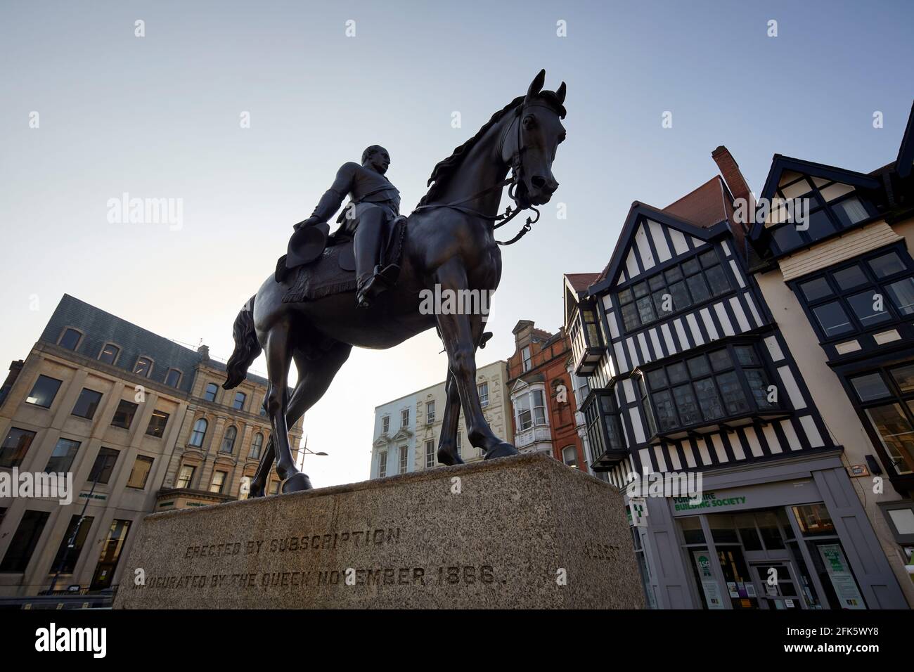 Wolverhampton City, in den West Midlands Statue of Prince Albert, Queen Square 1866. Von T. Thorneycroft Stockfoto