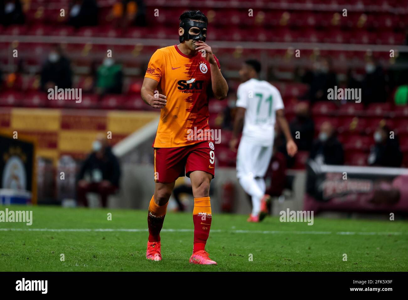 ISTANBUL, TÜRKEI - 28. APRIL: Radamel Falcao von Galatasaray während des Super Lig-Spiels zwischen Galatasaray SK und Konyaspor am 28. April 2021 im Turk Telekom Stadium in Istanbul, Türkei (Orange Bilder) Stockfoto