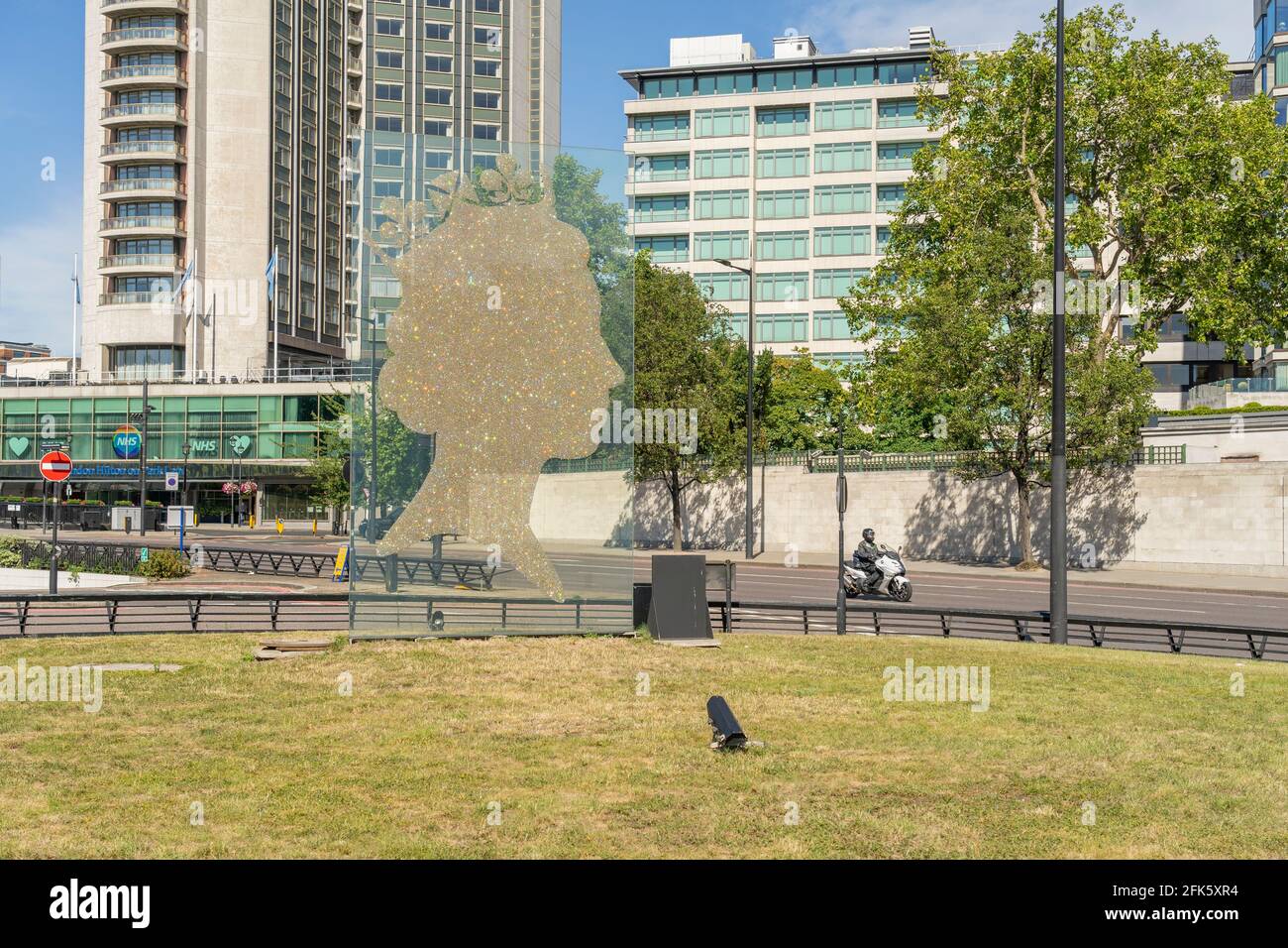 Juli 2020. London. 1 Million Queen Skulptur von Matt Marga, London, England Stockfoto