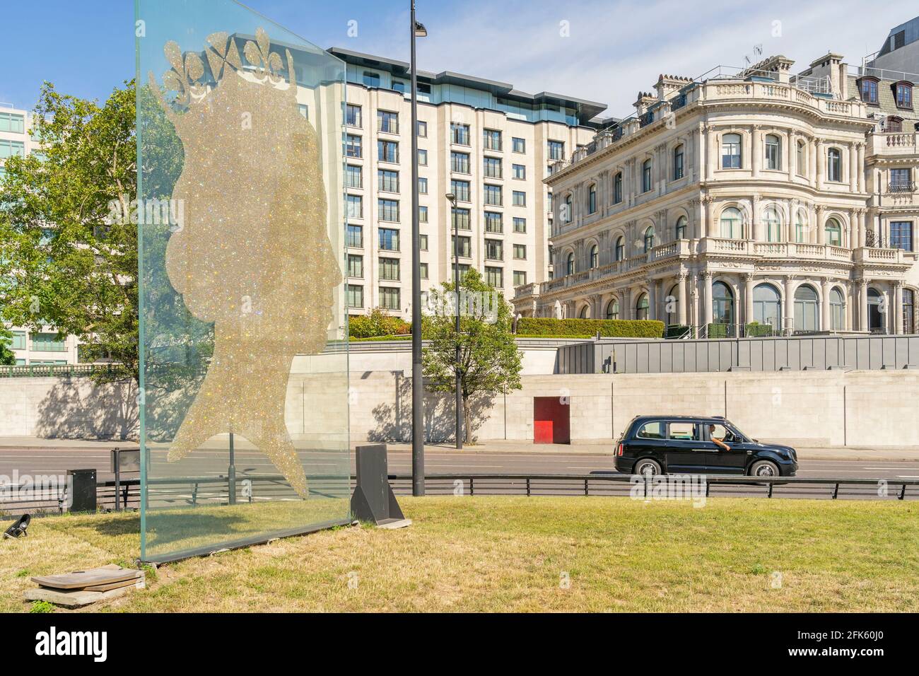 Juli 2020. London. 1 Million Queen Skulptur von Matt Marga, London, England Stockfoto