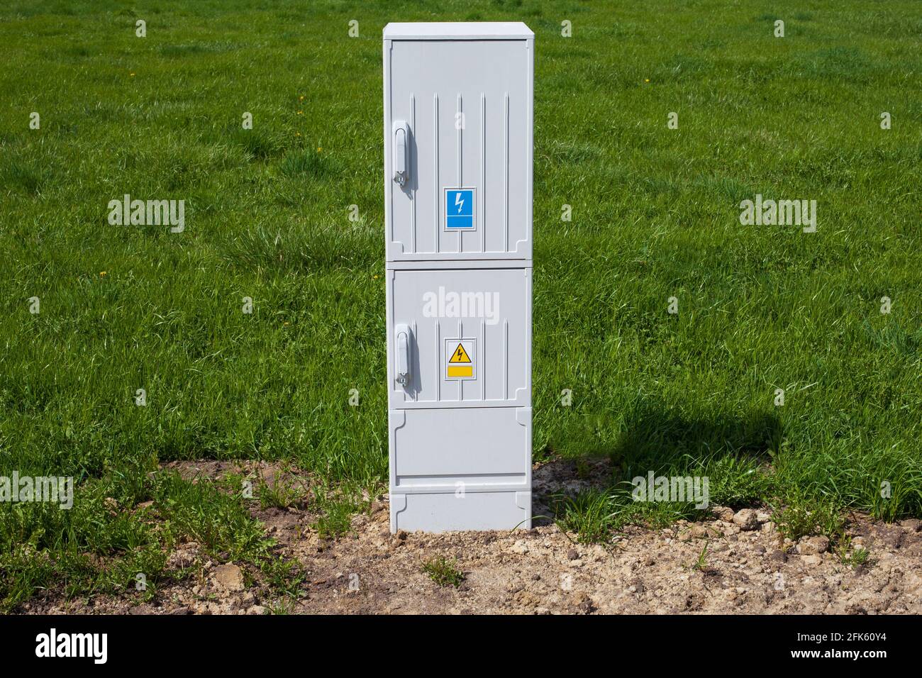 Elektrische Hauptschaltsteuerung für den Außenbereich zur Steuerung der elektrischen Spannung. Stockfoto
