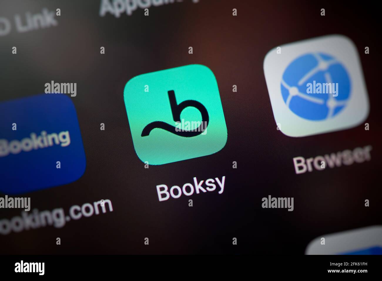 Breslau, Polen - 30. NOV 2020: Booksy Icon auf Android-System. Buchung Friseur, Coiffeur Termin Anwendung Stockfoto