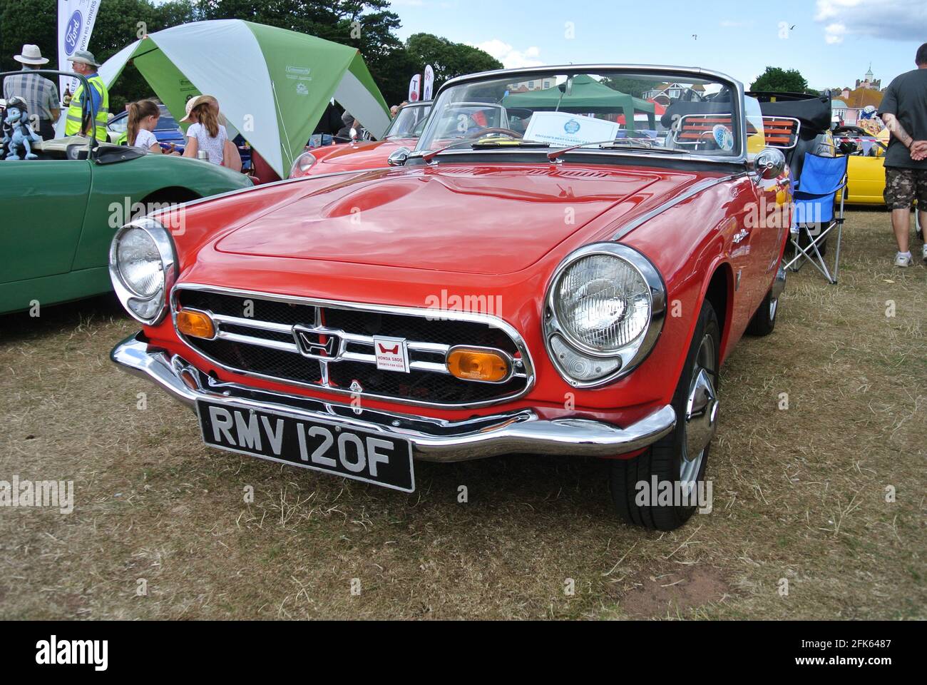 Ein Honda S800 Roadster aus dem Jahr 1967 wurde auf der Oldtimer-Ausstellung an der englischen Riviera in Paignton, Devon, England, Großbritannien, ausgestellt. Stockfoto