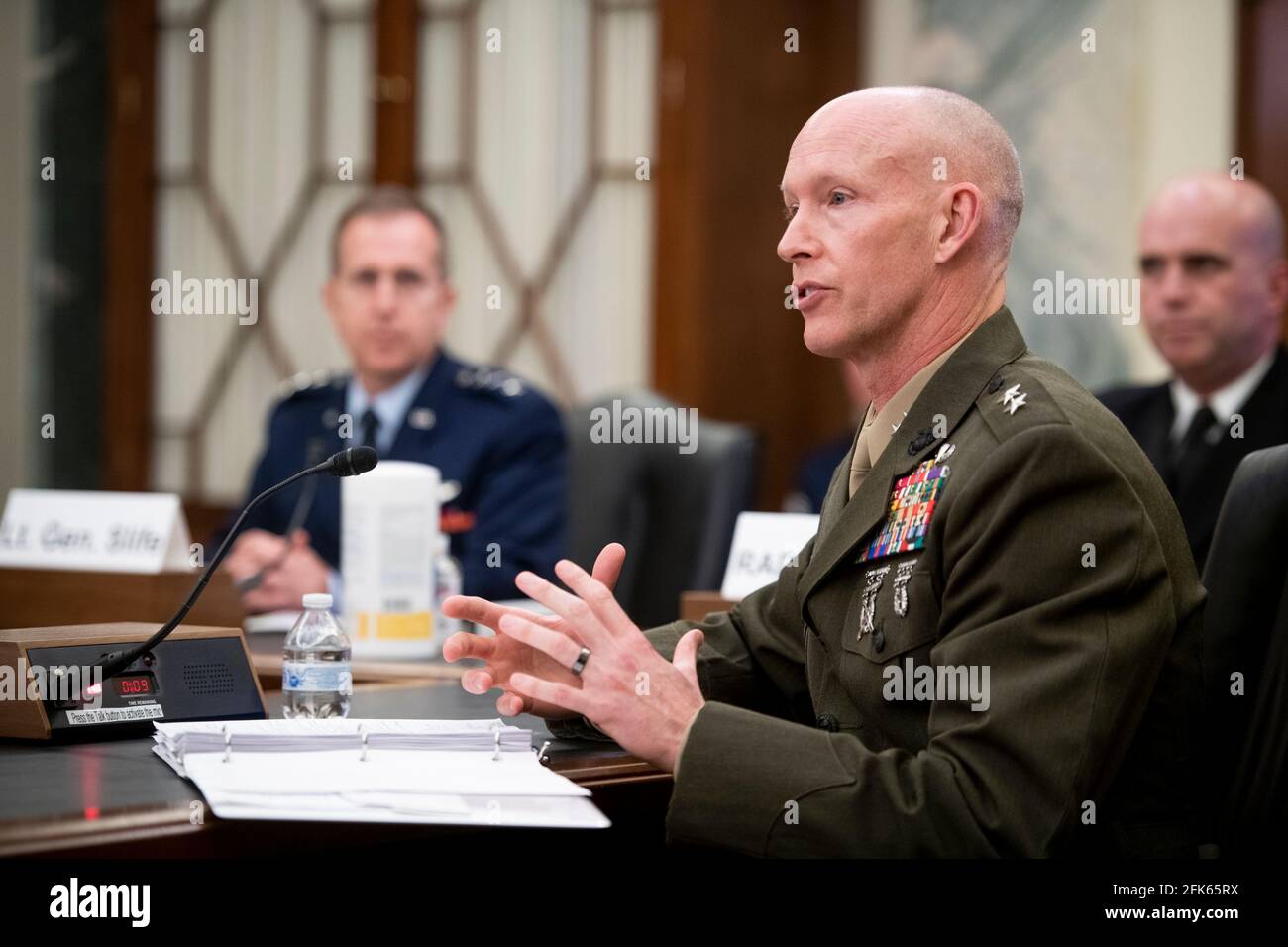 Washington, Vereinigte Staaten Von Amerika. April 2021. Generalmajor James Glynn, Commander, United States Marine Corps Special Operations Command, Erscheint vor einer Anhörung des Senatsausschusses für bewaffnete Dienste – Unterausschuss für neue Bedrohungen und Fähigkeiten, um die Bemühungen des United States Special Operations Command zur Aufrechterhaltung der Bereitschaft von Spezialeinsatzkräften und zur Transformation der Streitkräfte für zukünftige Sicherheitsherausforderungen zu untersuchen, am Mittwoch im Russell Senate Office Building in Washington, DC, April 28 2021. Kredit: Rod Lampey/CNP/Sipa USA Kredit: SIPA USA/Alamy Live News Stockfoto