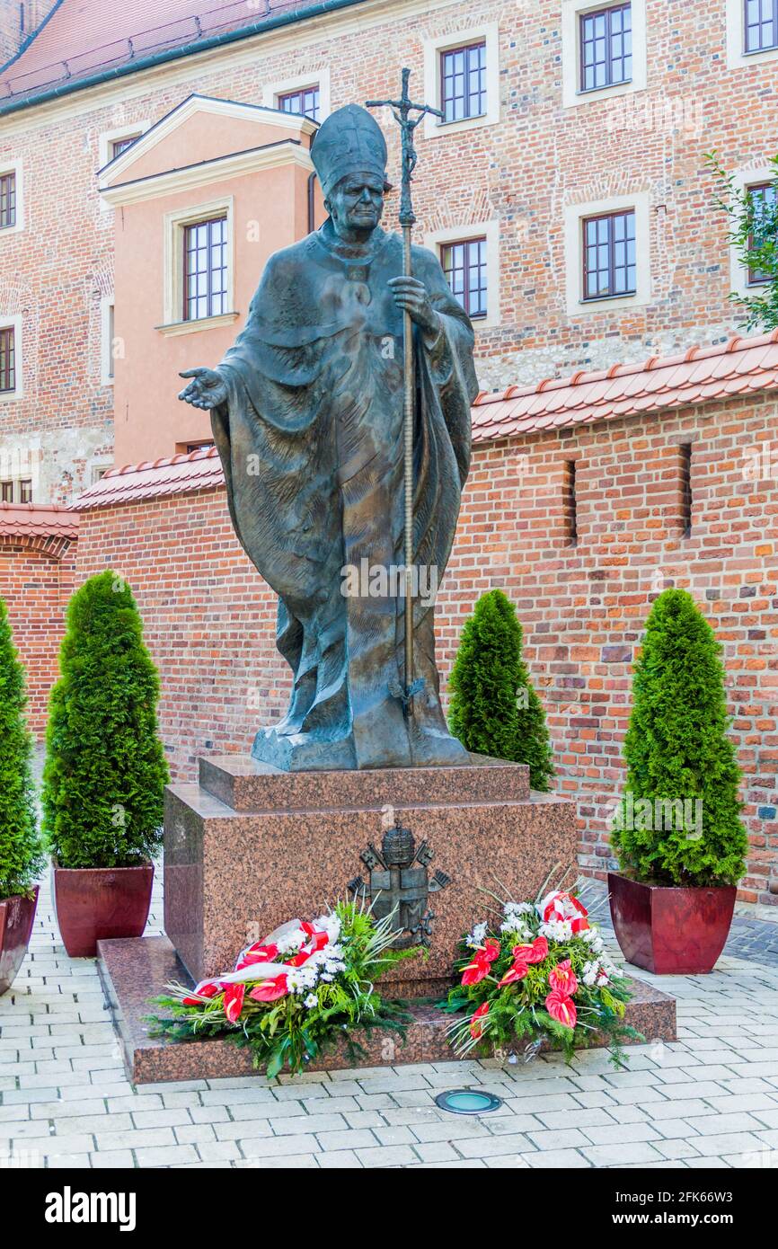 Statue von Johannes Paul II. Auf dem Schloss Wawel in Krakau, Polen Stockfoto