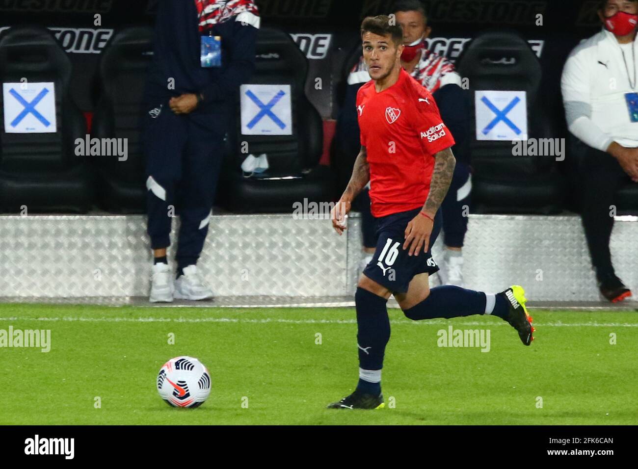 BUENOS AIRES, 28.04.2021: Independiente und Montevideo City Torque spielen das Spiel für die Gruppe B der Copa CONMEBOL Sudamericana (Néstor J. Beremblum) Stockfoto