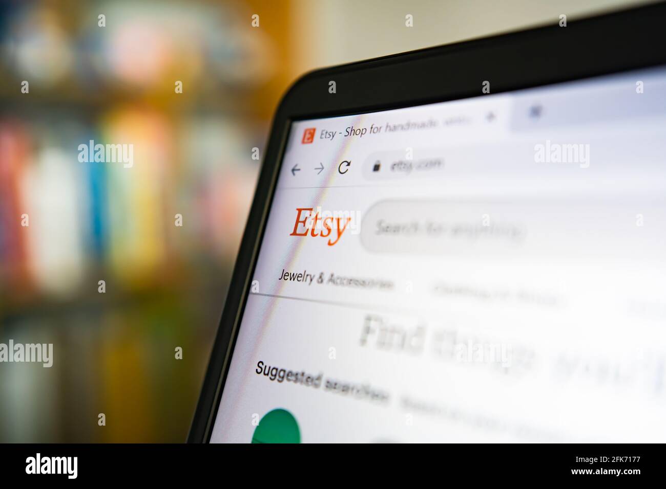 Bangkok, Thailand - April 29, 2021 : Etsy ist eine amerikanische E-Commerce-Website, die sich auf handgefertigte oder Vintage-Artikel und Bastelbedarf konzentriert. Stockfoto