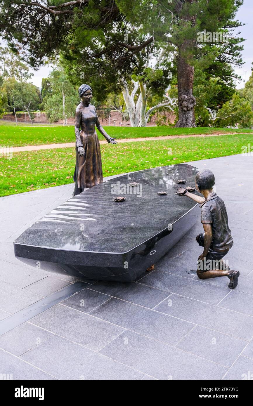 Das vietnamesische Boat People Memorial unterstreicht den Geist derer, die mit einem kleinen Boot in Australien ankamen. Adelaide Australien Stockfoto