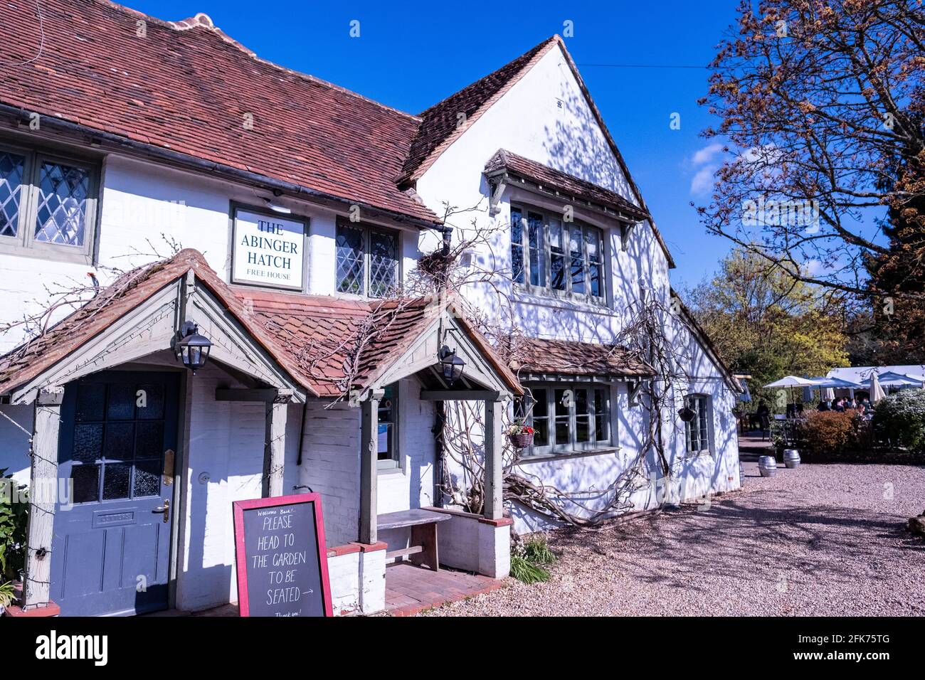 Surrey Hills - Abinger Hatch - alter Pub in wunderschöner Landschaft in der Nähe von Leith Hill Stockfoto