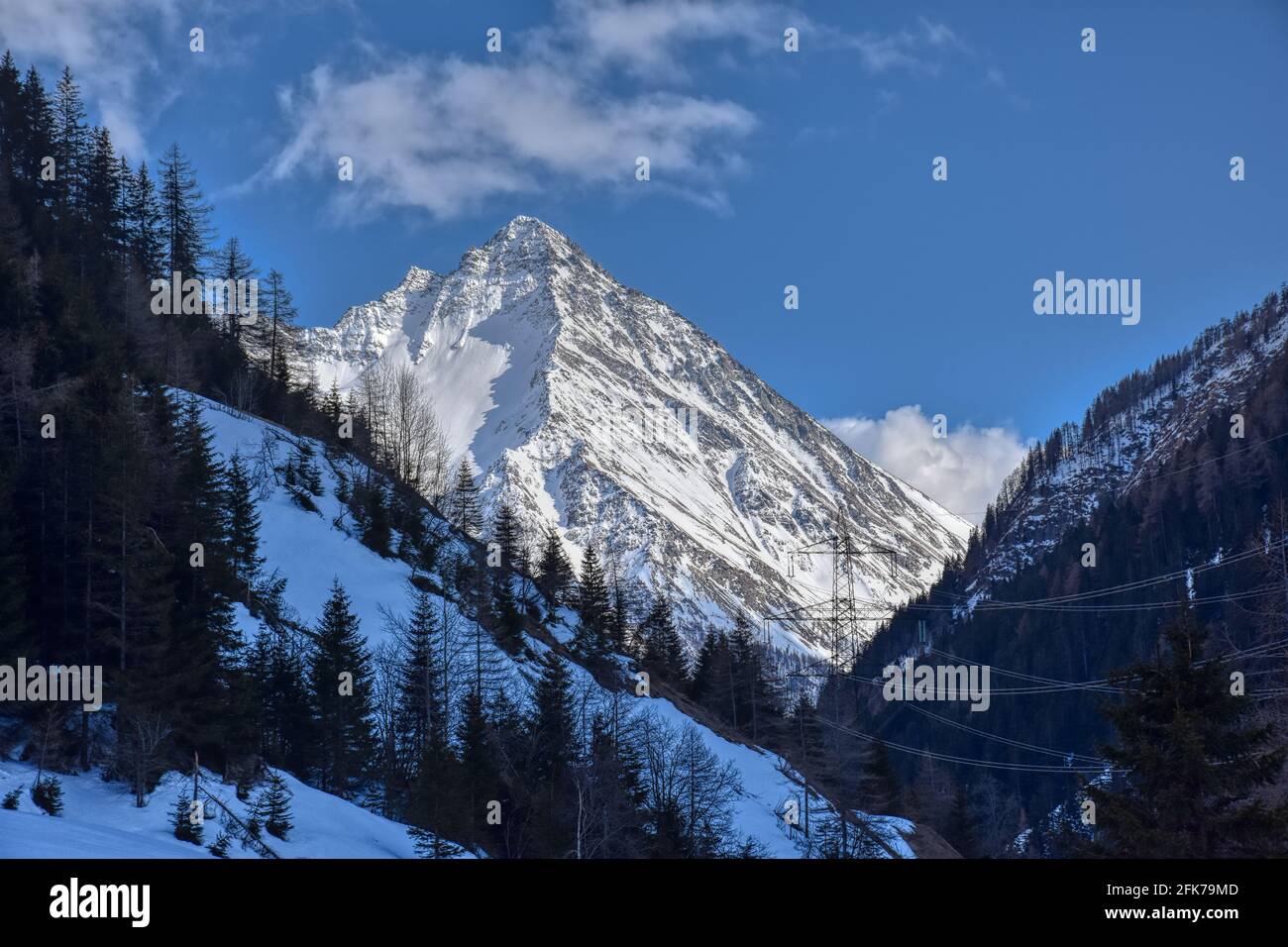 Winter, Frühling, Schnee, Tiefschnee, verneit, Zugeschneit, Schneehöhe, Felbertauern, Nationalpark, hohe Tauern, Matreier Tauernhaus, Zaun, Holzzau Stockfoto