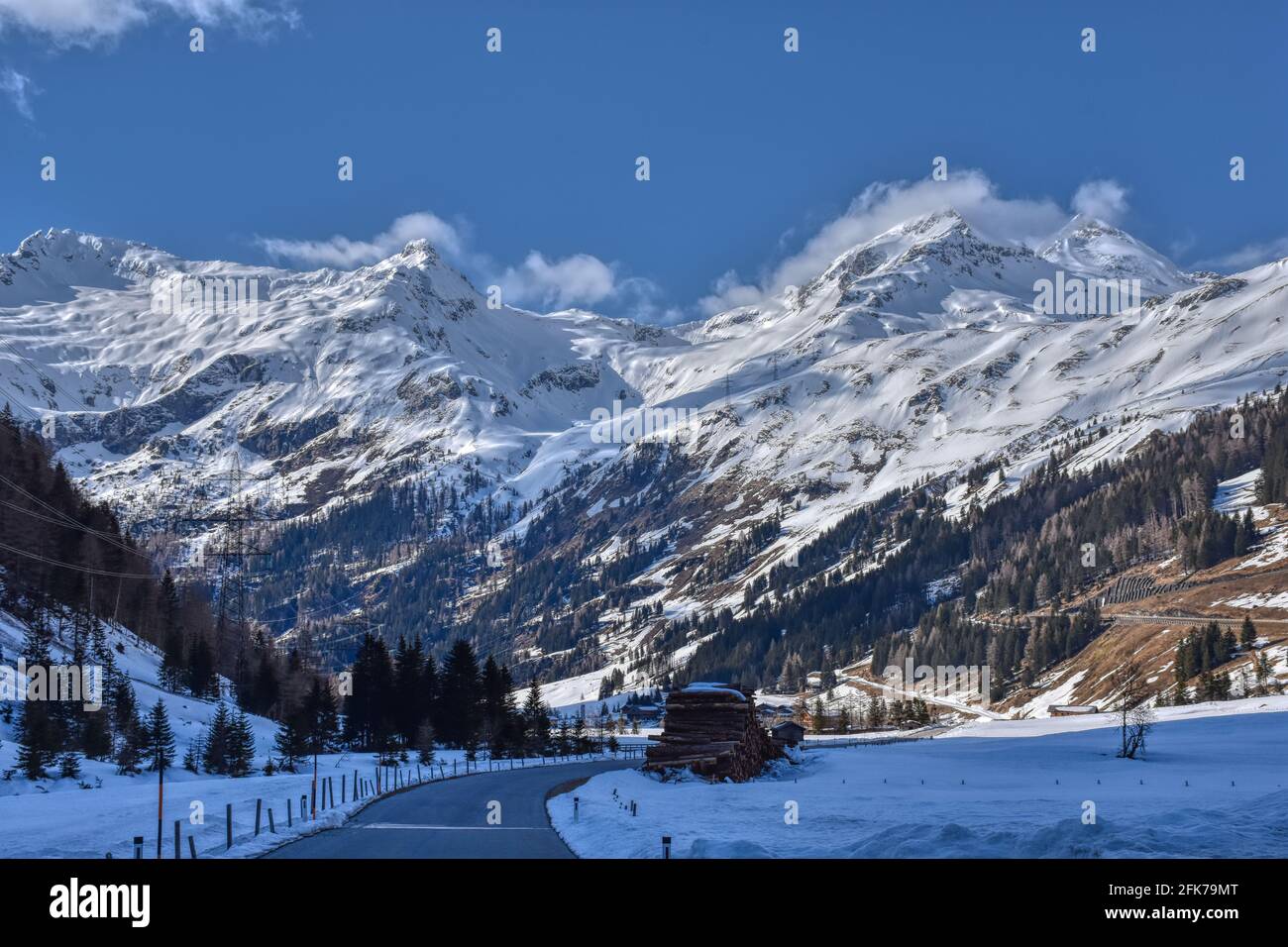 Winter, Frühling, Schnee, Tiefschnee, verneit, Zugeschneit, Schneehöhe, Felbertauern, Nationalpark, hohe Tauern, Matreier Tauernhaus, Zaun, Holzzau Stockfoto