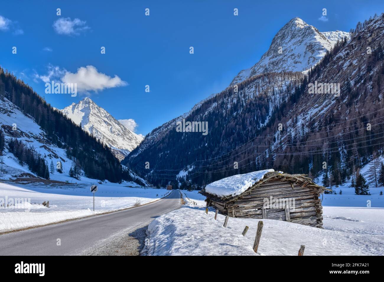 Winter, Frühling, Schnee, Tiefschnee, verneit, Zugeschneit, Schneehöhe, Felbertauern, Nationalpark, hohe Tauern, Matreier Tauernhaus, Zaun, Holzzau Stockfoto