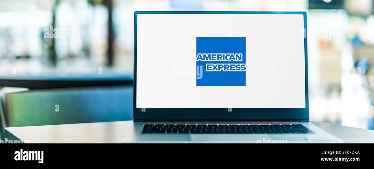 POZNAN, POL – 15. MÄRZ 2021: Laptop-Computer mit Logo der American Express Company (Amex), einem multinationalen Finanzdienstleistungsunternehmen, hea Stockfoto
