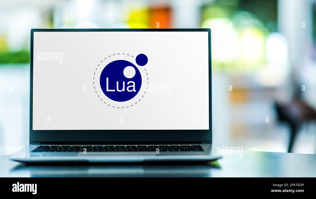 POZNAN, POL - APR 15, 2021: Laptop-Computer mit dem Logo von Lua, einer leichten, hochrangigen, multiparadigmatischen Programmiersprache, die in erster Linie entwickelt wurde Stockfoto