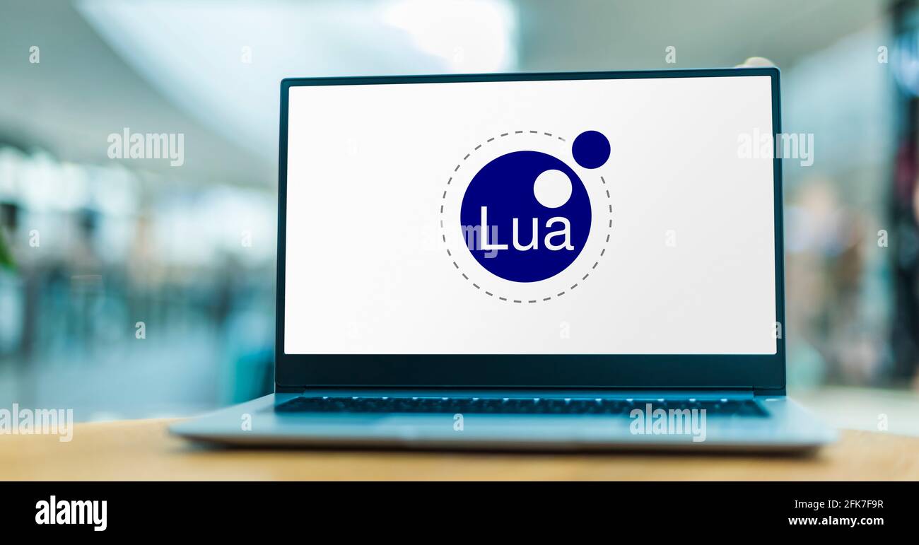 POZNAN, POL - APR 15, 2021: Laptop-Computer mit dem Logo von Lua, einer leichten, hochrangigen, multiparadigmatischen Programmiersprache, die in erster Linie entwickelt wurde Stockfoto
