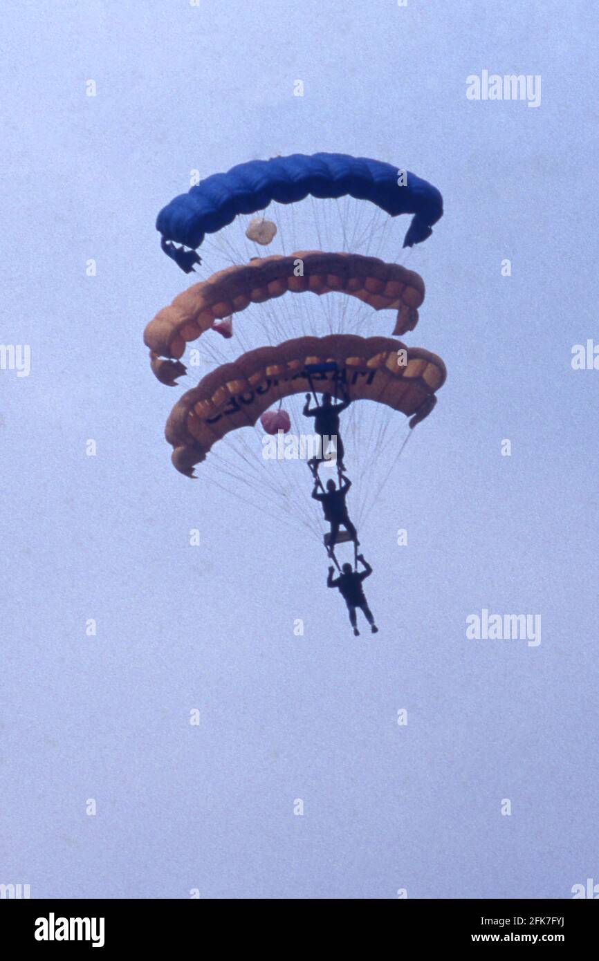 Acrobazie di paracadutisti Stockfoto