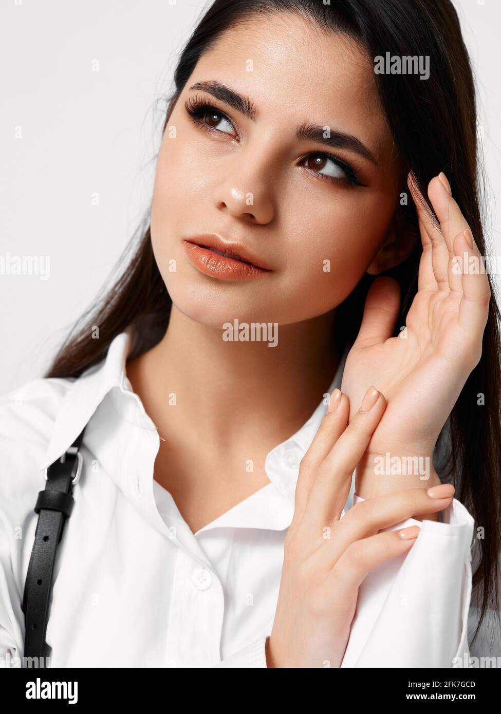 Brünettes Girl und ihr potenter Liebhaber Brünettes Girl und ihr potenter Liebhaber