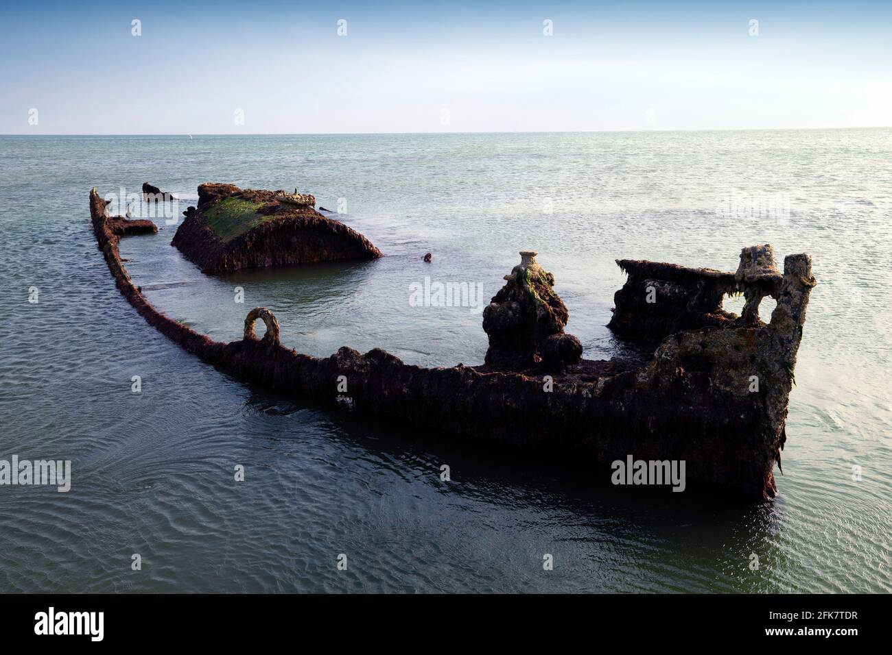 SS Carbon, war ein dampfbetriebener Schlepper, der 1947 die Felsen traf, während er zur Rettung aufstand. Compton Bay. Isle of Wight, England, Großbritannien, Stockfoto