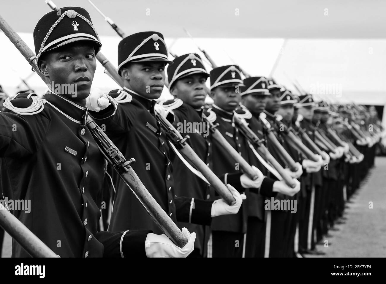 JOHANNESBURG, SÜDAFRIKA - 13. März 2021: Ermelo, Südafrika - 24 2011. September: Südafrikanische Soldaten der Verteidigungskräfte auf Parade Stockfoto