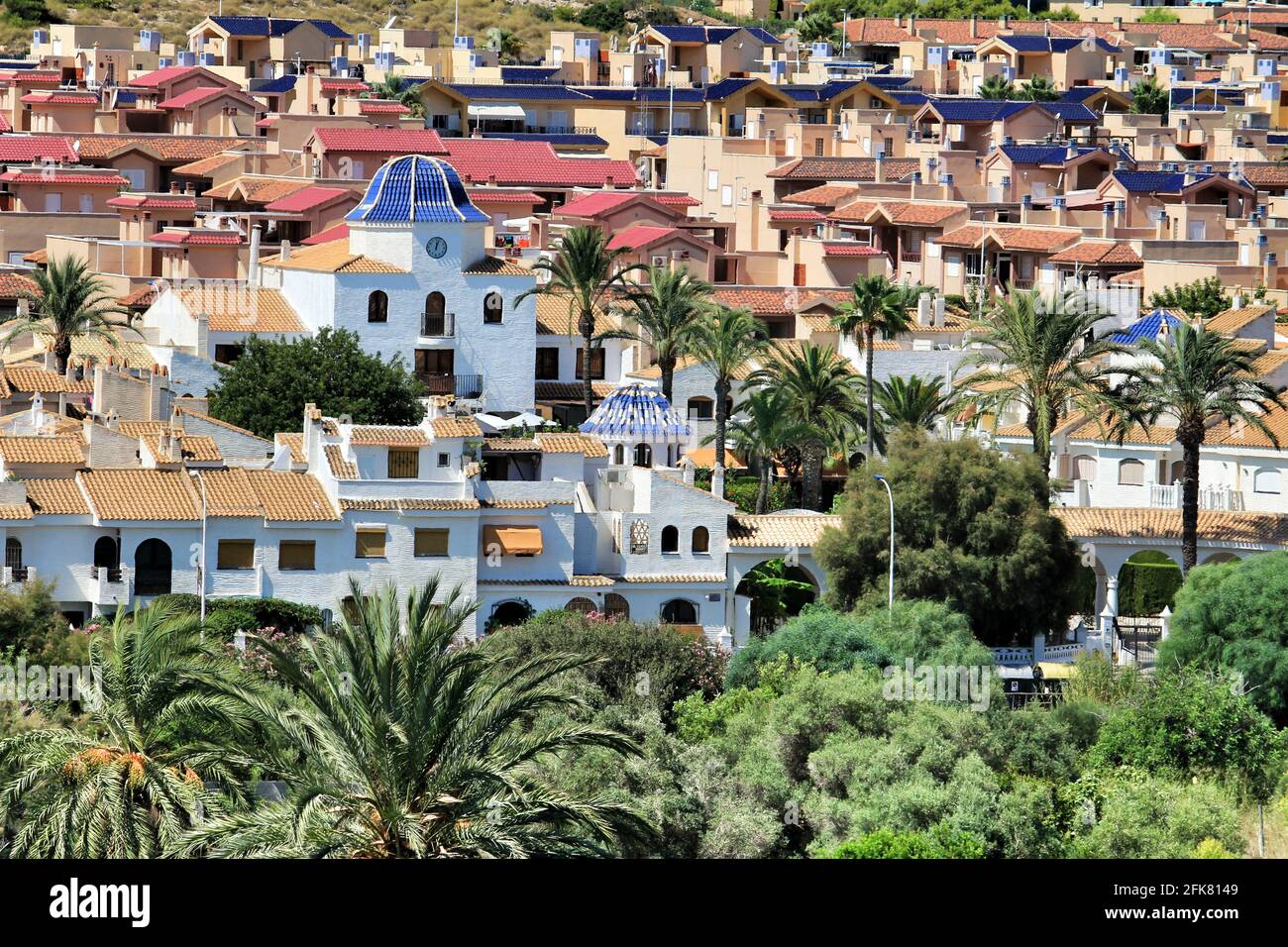 Gran Alacant Urbanisierung an der Küste von Alicante im Sommer Stockfoto