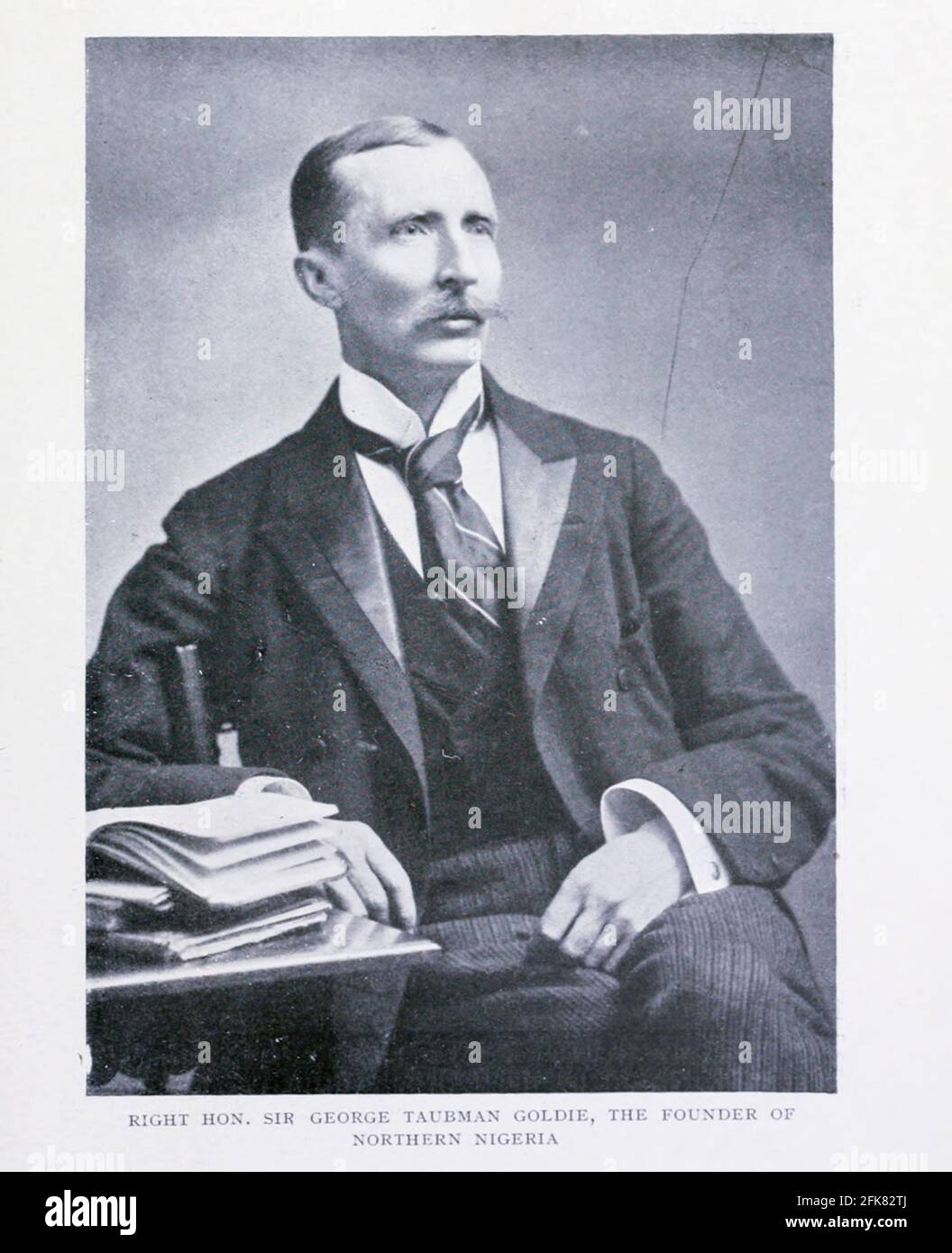 RECHTS HON. SIR GEORGE TAUBMAN GOLDIE, DER GRÜNDER VON NORD-NIGERIA aus dem Buch "Großbritannien über die Meere: Afrika: Eine Geschichte und Beschreibung des britischen Reiches in Afrika" von Johnston, Harry Hamilton, Sir, 1858-1927 Veröffentlicht 1910 in London von National Society's Depository Stockfoto