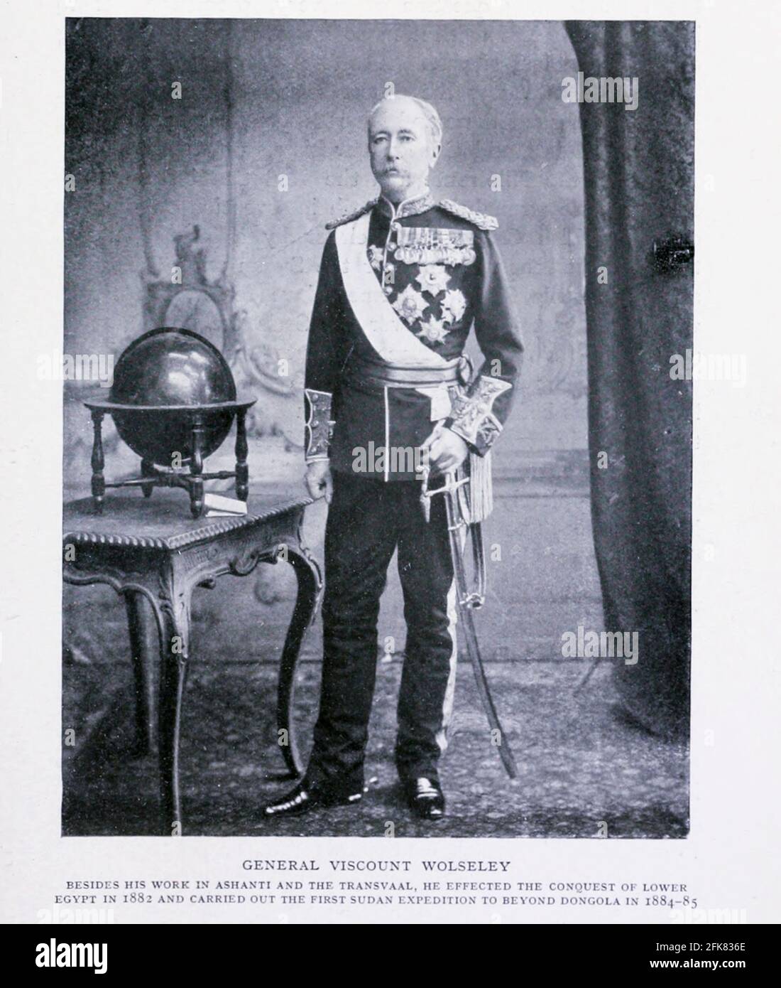 Feldmarschall Garnett Joseph Wolseley, 1. Viscount Wolseley, KP, GCB, OM, GCMG, VD, PC (4. Juni 1833 – 25. März 1913) war ein anglo-irischer Offizier in der britischen Armee. Er wurde einer der einflussreichsten und bewunderte britische Generäle nach einer Reihe von Erfolgen in Kanada, Westafrika und Ägypten, gefolgt von einer zentralen Rolle bei der Modernisierung der britischen Armee bei der Förderung der Effizienz. Er diente in Burma, im Krimkrieg, in der indischen Meuterei, in China, Kanada und in weiten Teilen Afrikas – einschließlich seiner Ashanti-Kampagne (1873–1874) und der Nilexpedition gegen den Mahdistischen Sudan in den Jahren 1884–85. Wolseley diente als Co Stockfoto