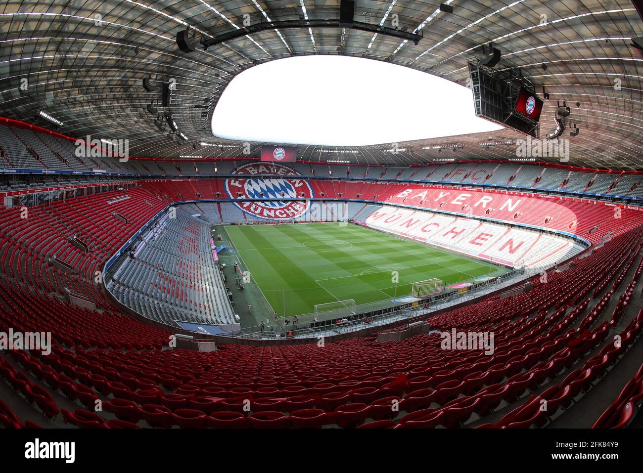 Stadion Allianz Arena in München Froettmaning für die UEFA Euro 2020 / 2021 Fußball Europameisterschaft Fußballstadion vom FC Bayern München © diebilderwelt / Alamy Stock Stockfoto