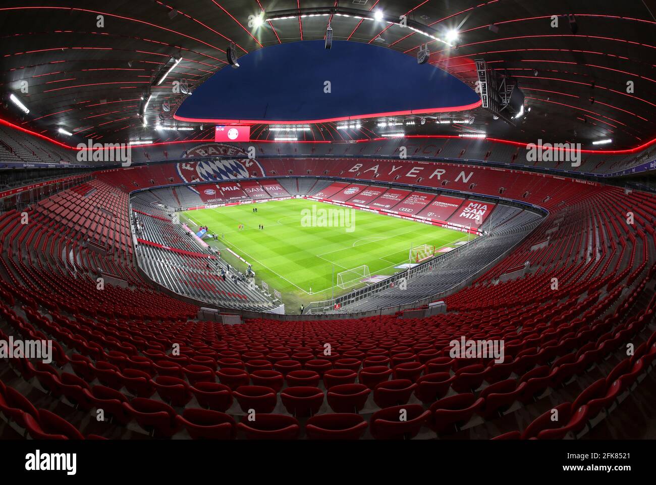 Stadion Allianz Arena in München Froettmaning für die UEFA Euro 2020 / 2021 Fußball Europameisterschaft Fußballstadion vom FC Bayern München © diebilderwelt / Alamy Stock Stockfoto