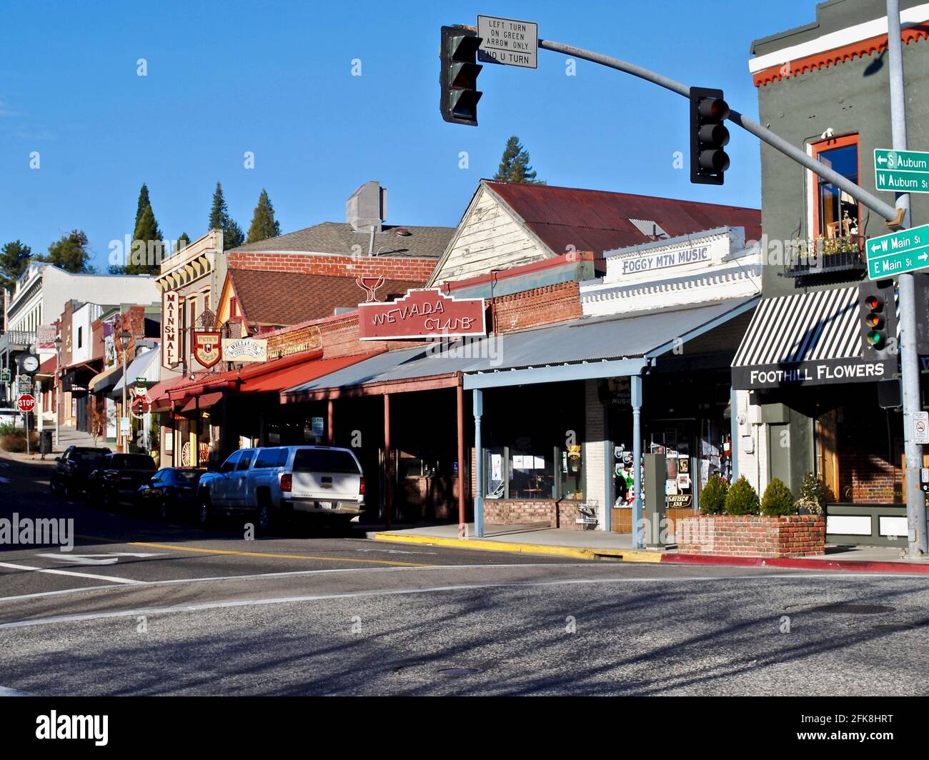Grass Valley, Kalifornien, USA: Hauptstraße mit Pete's Pizza, Main St Mall, Sierra Star und Holbrooke Hotel. Grass Valley ist eine Stadt des Goldrausches. Stockfoto