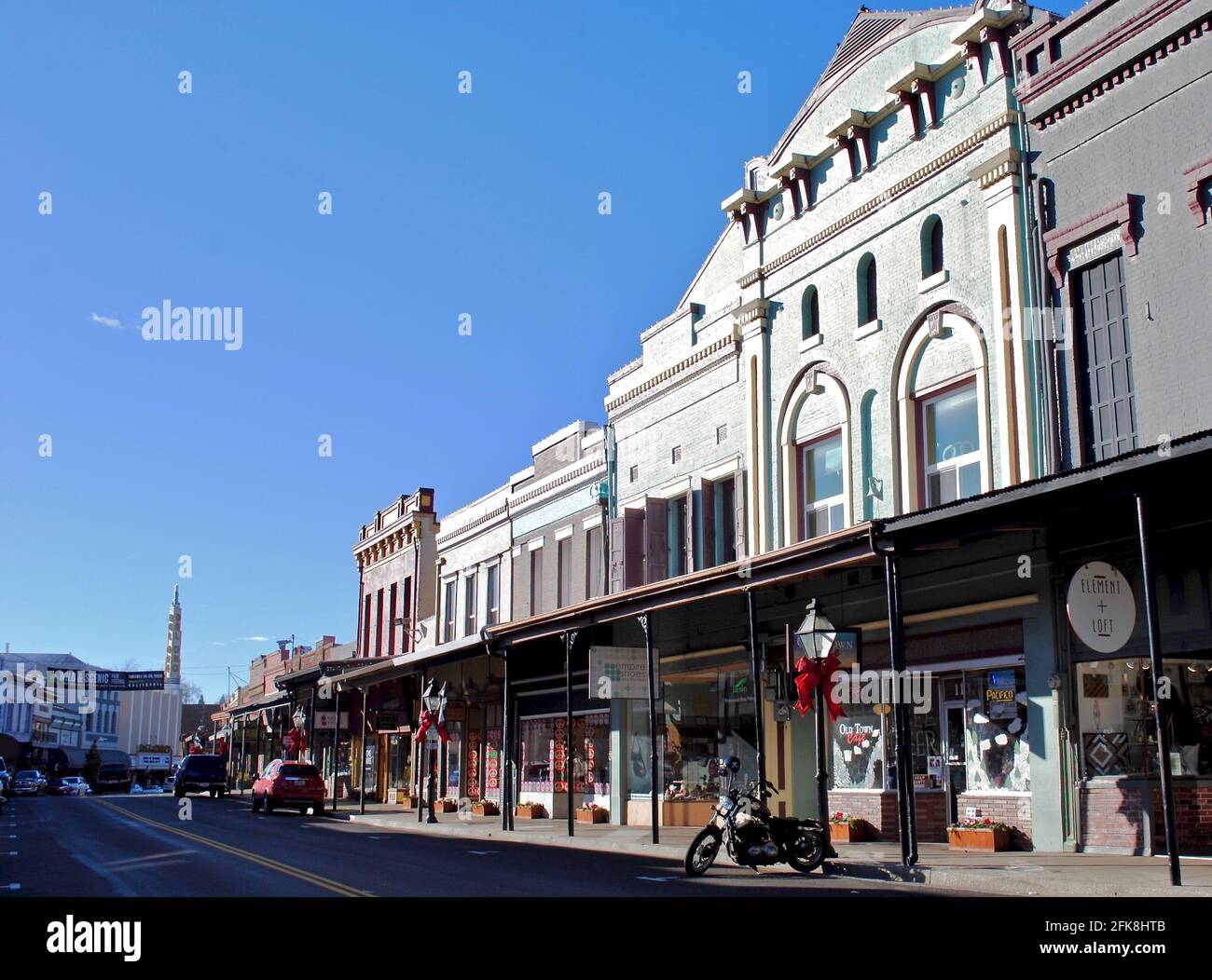 Grass Valley, Kalifornien: Mill Street in der Innenstadt von Grass Valley. Grass Valley ist eine Goldrausch-Stadt am Fuße der Sierra Nevada. Stockfoto