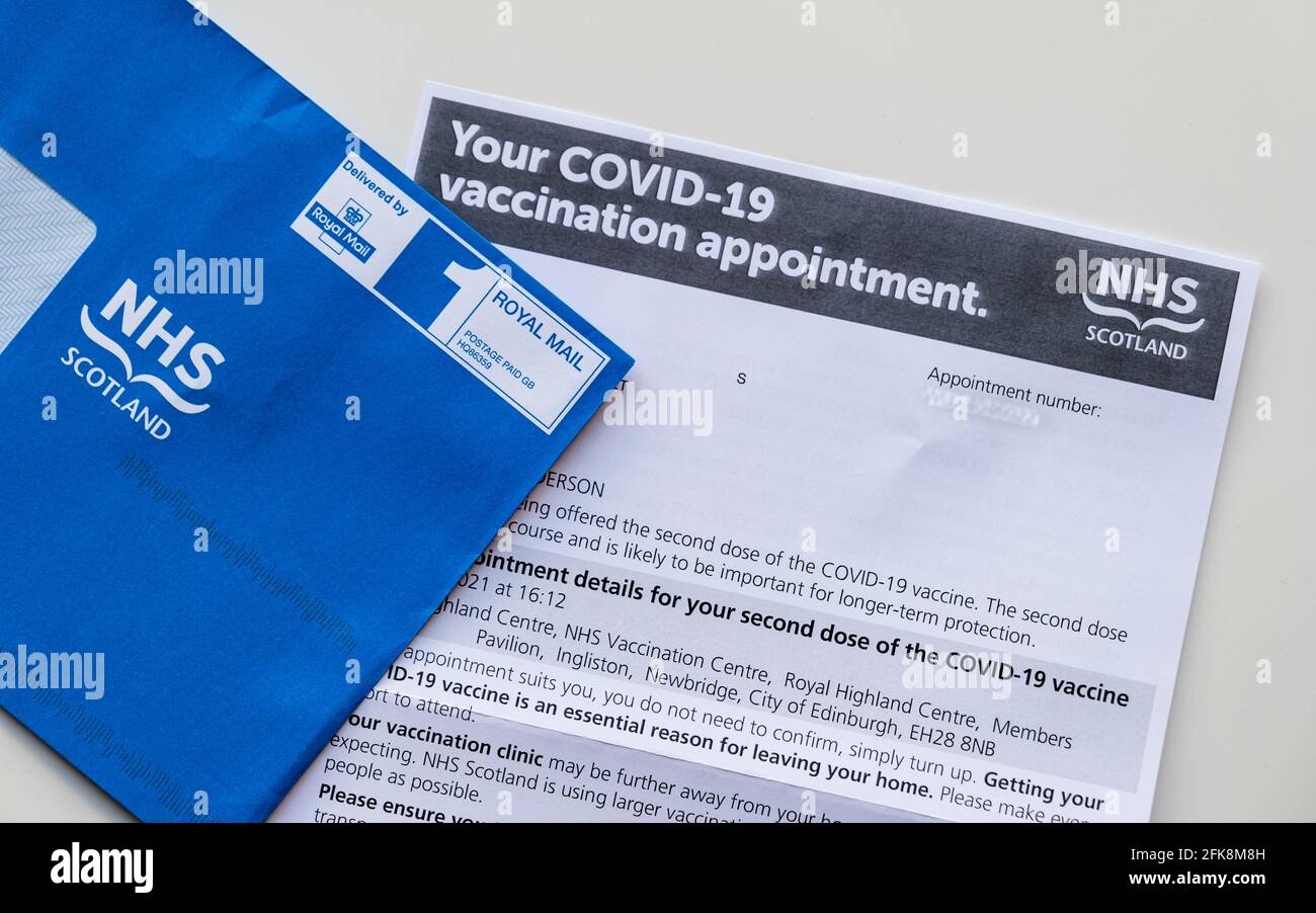 Coronavirus Covid-19, Brief zur Verabreichung einer zweiten Dosis von NHS Schottland mit blauem Umschlag, Großbritannien Stockfoto