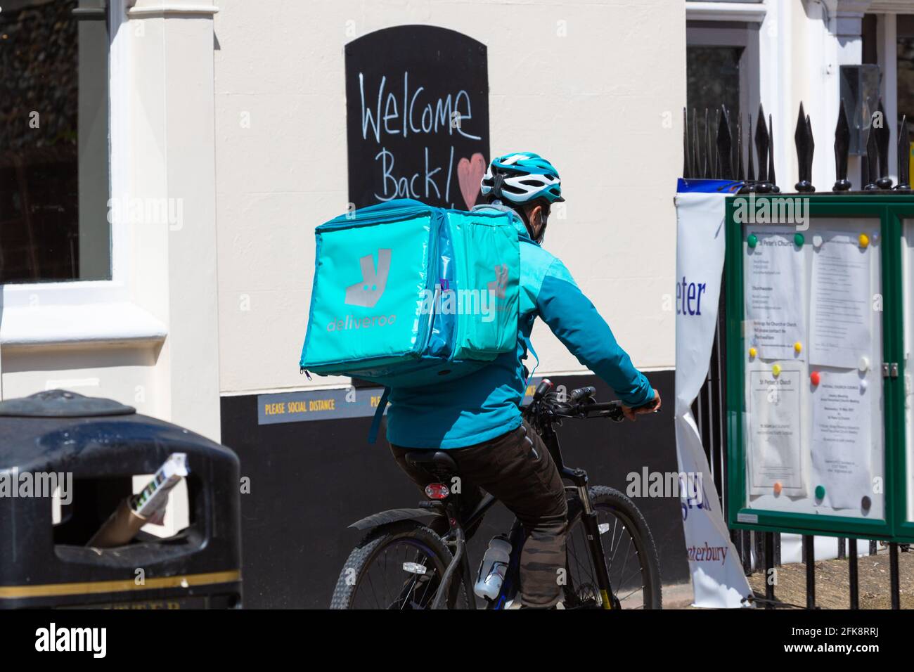 Deliveroo Rider, Canterbury High Street, kent, großbritannien Stockfoto