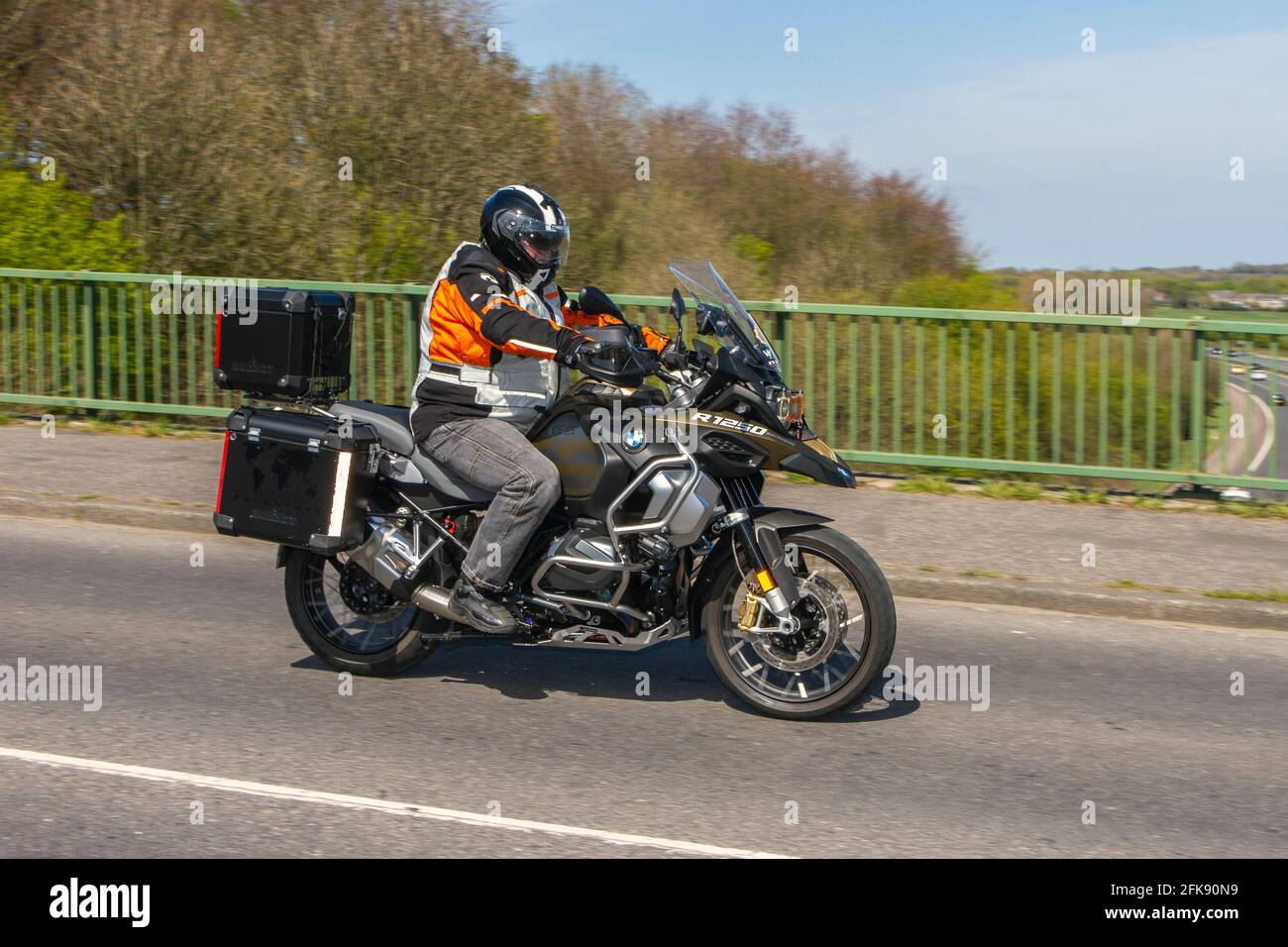 2019 BMW R 1250 GS Adv Exclusive Te; Motorradfahrer; zweirädriger Transport, Motorräder, Fahrzeug, Straßen, Motorräder, Motorradfahrer fahren in Chorley, Großbritannien Stockfoto