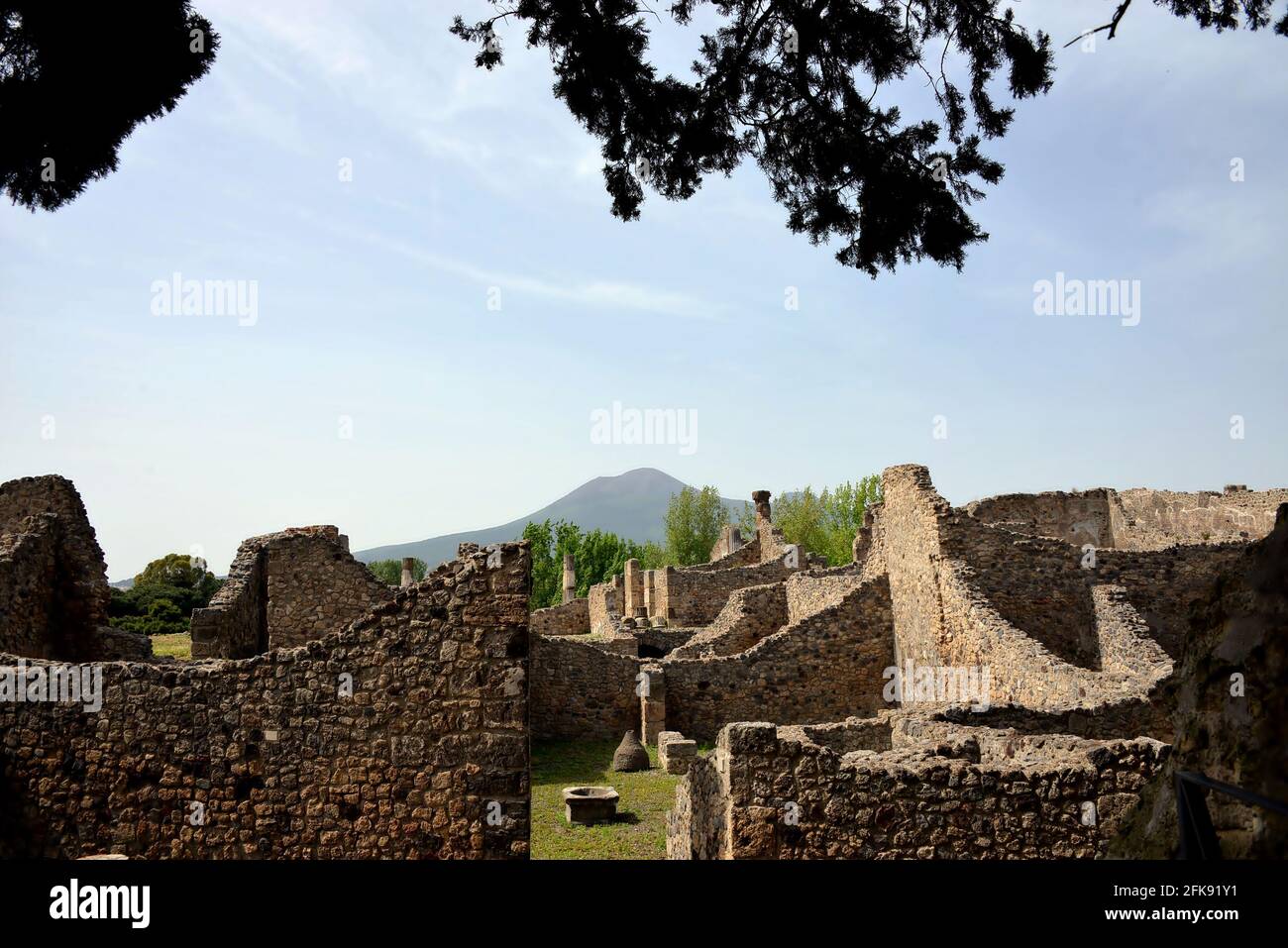 Das antike Pompeji ist eine riesige archäologische Stätte der römischen Stadt und wurde unter Meter Asche und Bimsstein nach dem Ausbruch des Vesuv begraben Stockfoto