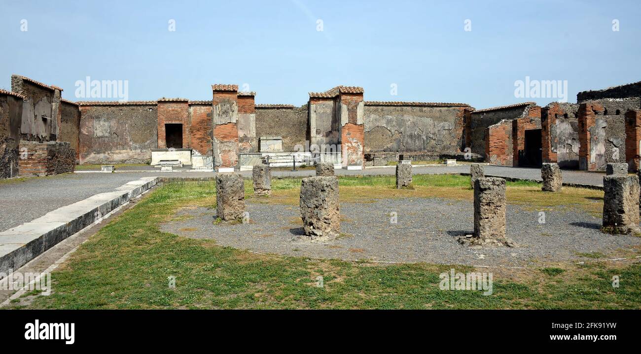 Das antike Pompeji ist eine riesige archäologische Stätte der römischen Stadt und wurde unter Meter Asche und Bimsstein nach dem Ausbruch des Vesuv begraben Stockfoto
