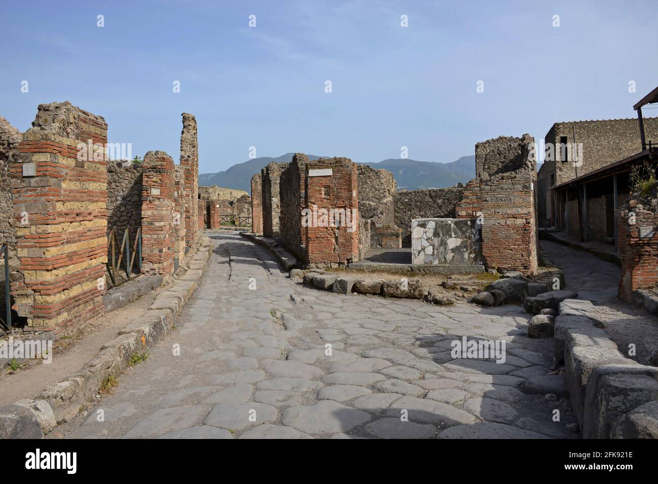 Das antike Pompeji ist eine riesige archäologische Stätte der römischen Stadt und wurde unter Meter Asche und Bimsstein nach dem Ausbruch des Vesuv begraben Stockfoto