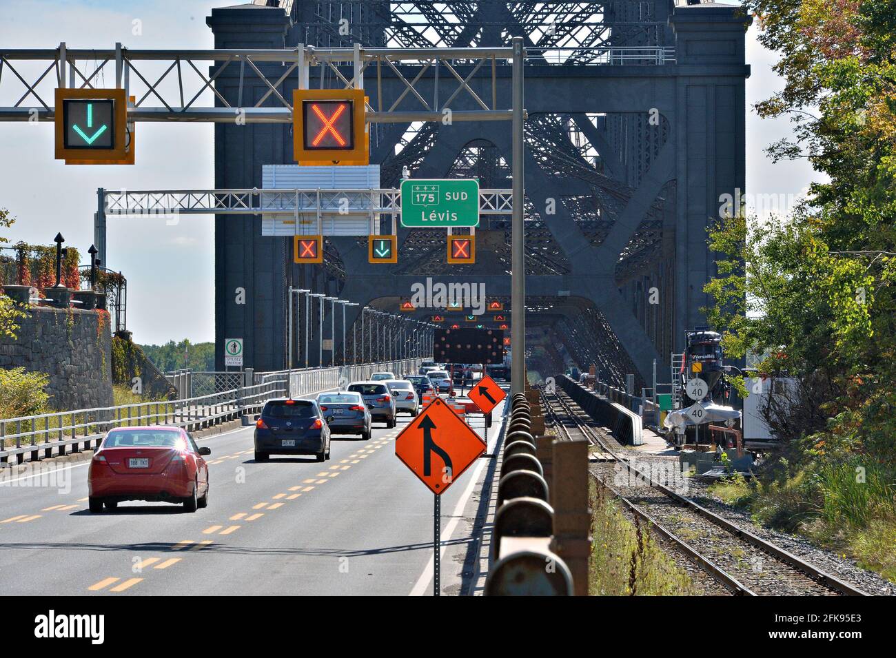 Verkehr auf der Pont de Québec in Québec Stockfoto