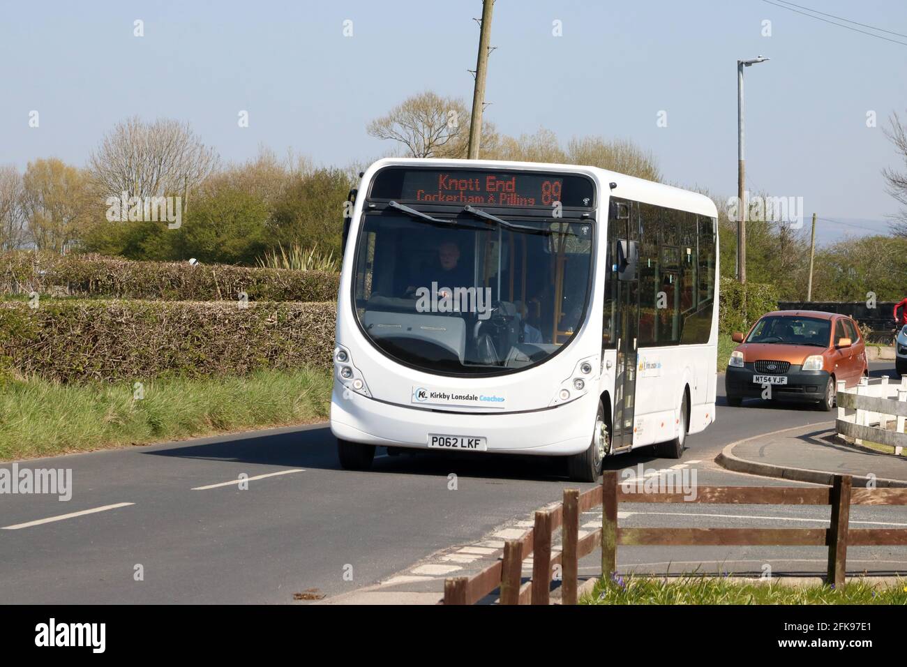 Der von Kirkby Lonsdale betriebene Wrightbus Streetlite PO62LKF-Bus auf der Linie 89 von Lancaster nach Knott endet am 19. April 2021. Stockfoto