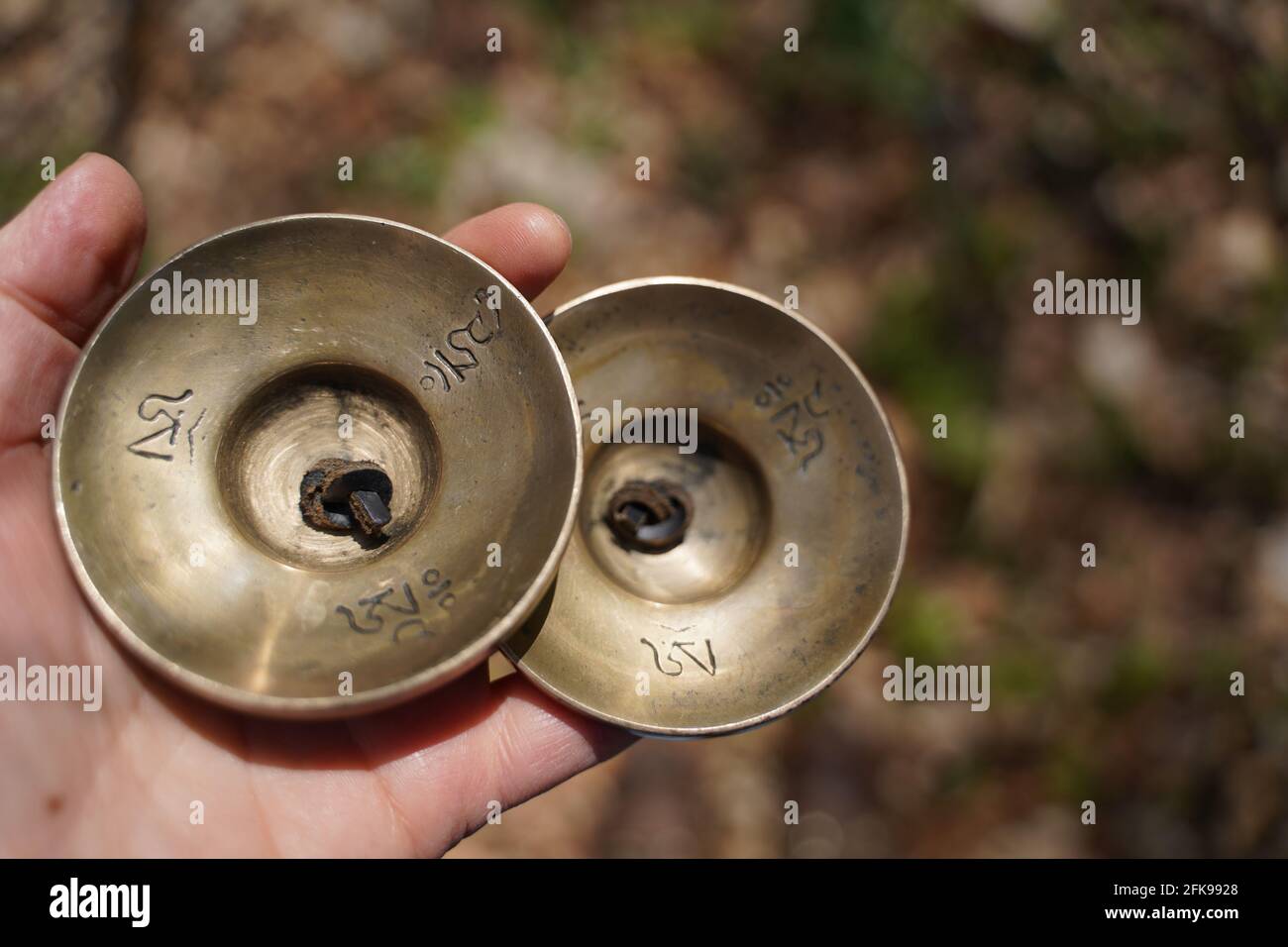 Becken aus nächster Nähe für die Klangheilung Stockfoto